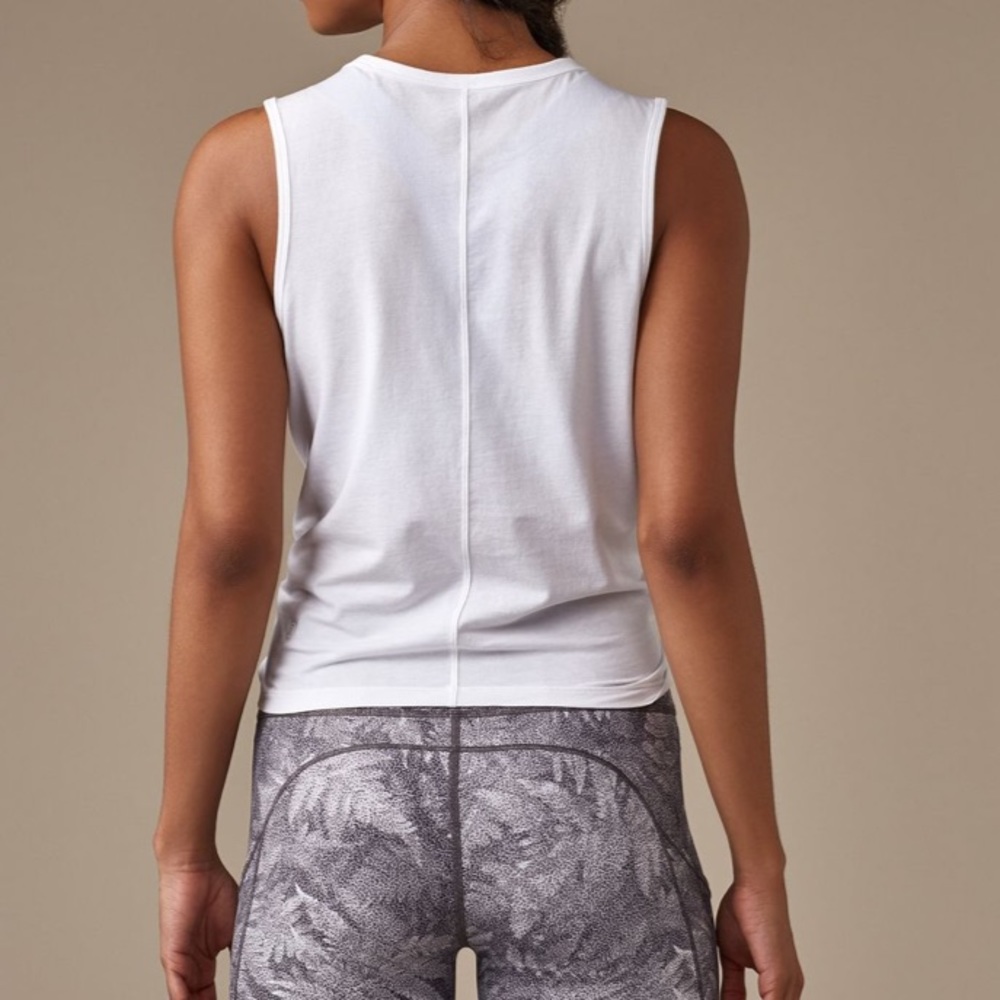 Lululemon White Crescent Tank Size 8 - Picture 4 of 10